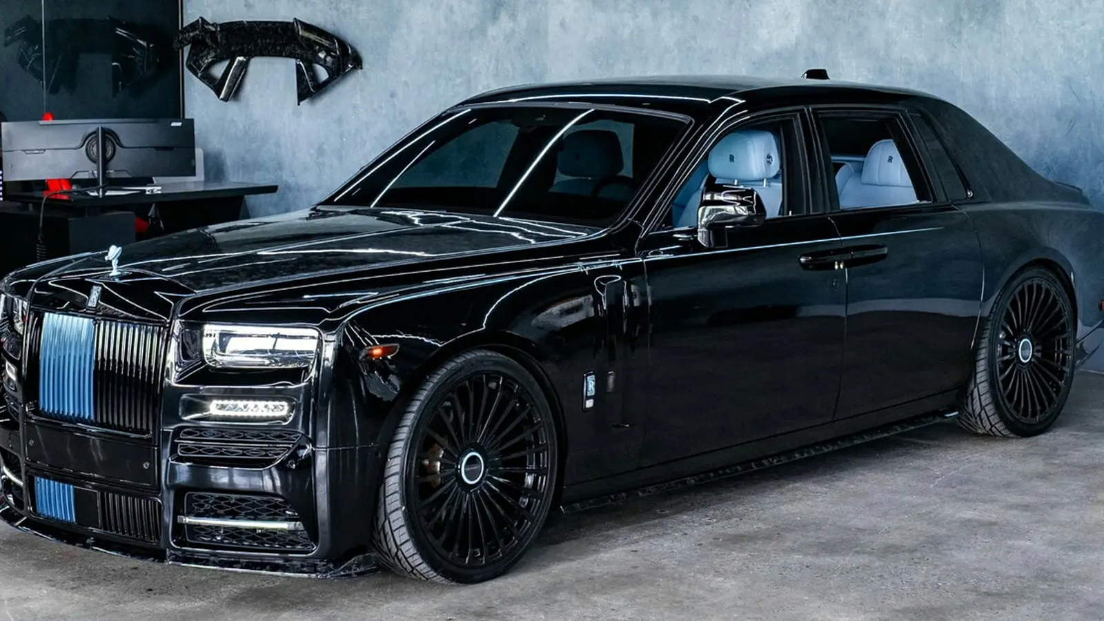 Mansory upravuje Rolls-Royce Phantom s modrými akcenty