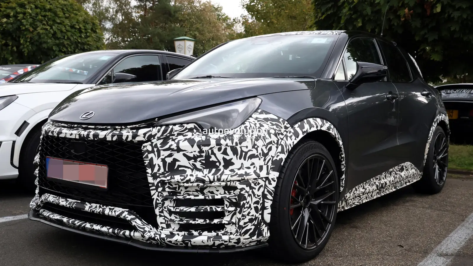 Lexus testuje extrémnější LBX Morizo RR s karbonovou střechou