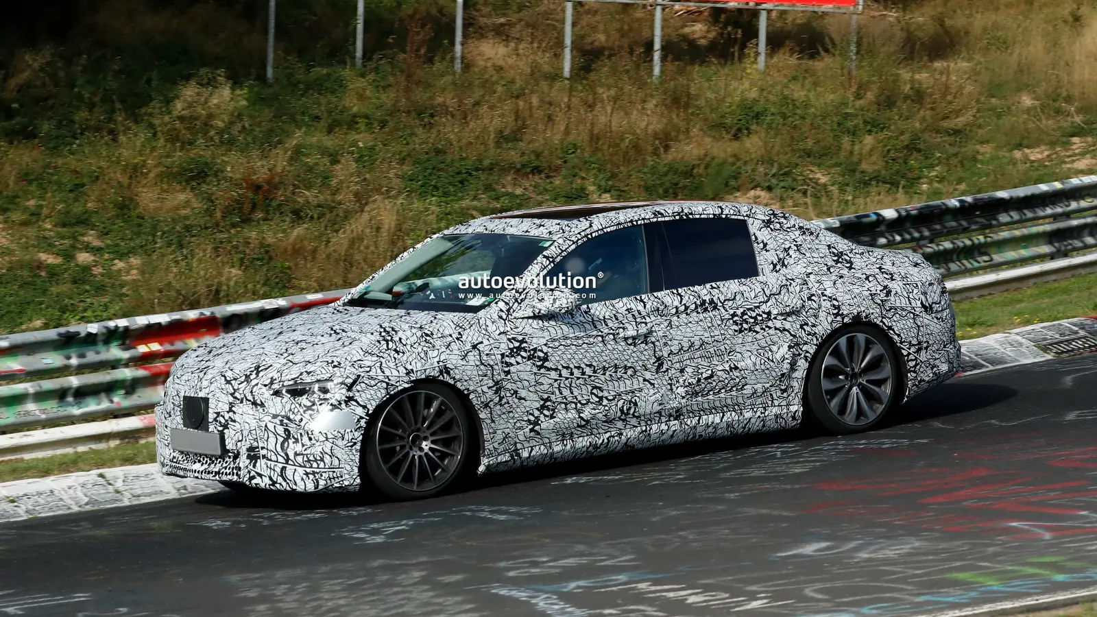 Nový elektrický Mercedes E‑Class: špionážní snímky a detaily