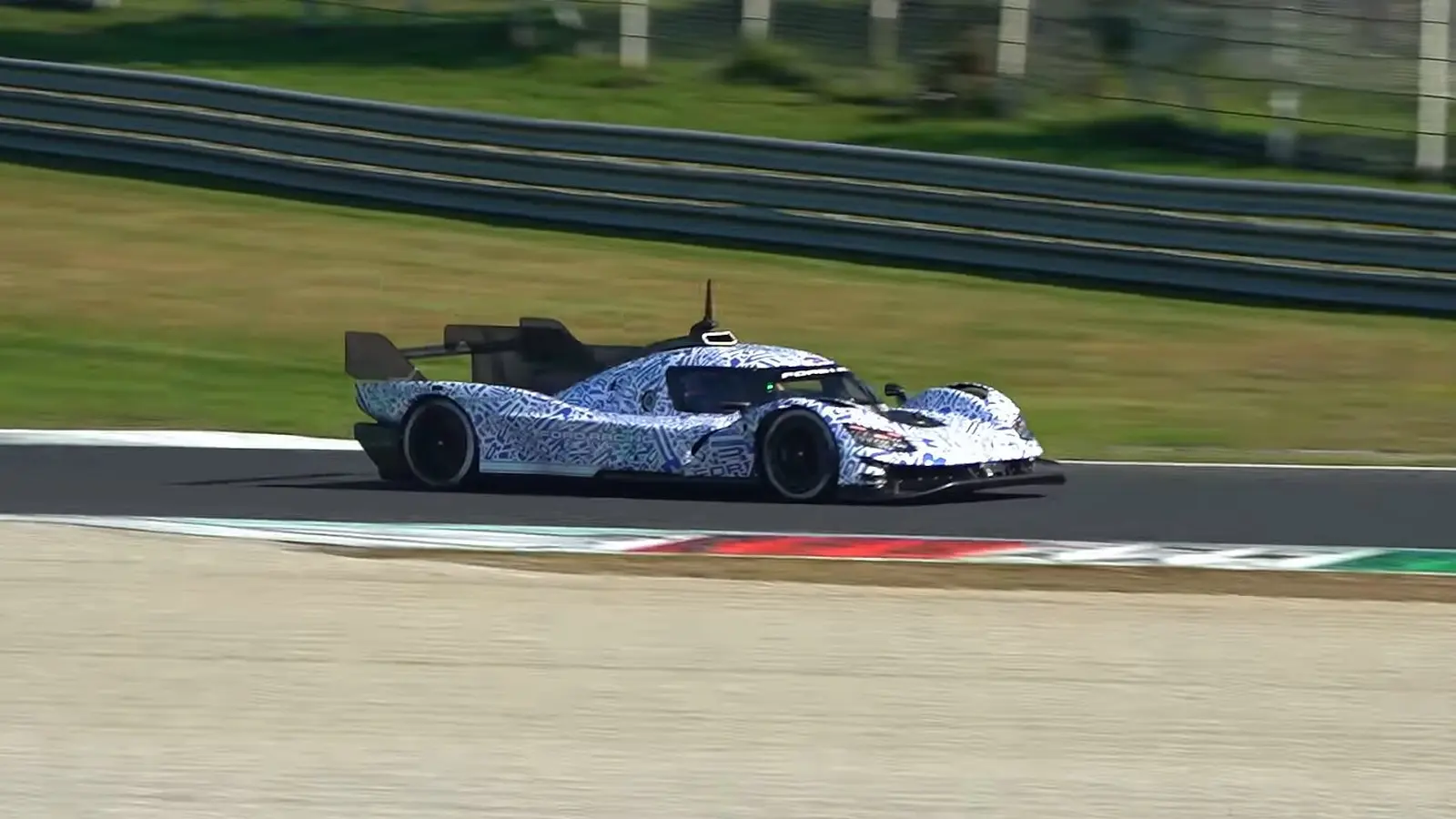 Nový Ford LMDh zpovzdálí: prototyp zachycen v Monze