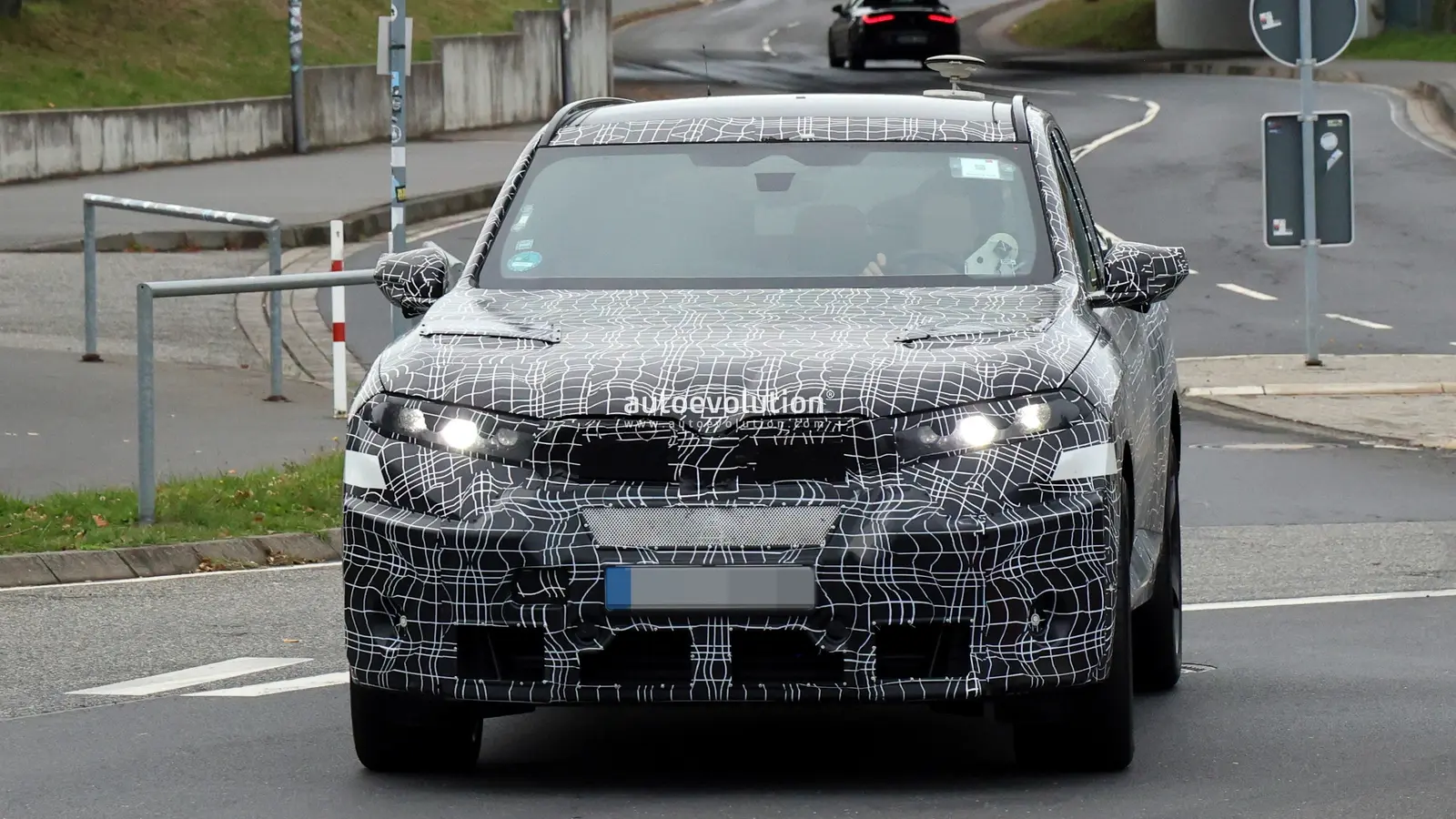 První BMW X5 M Electric: špionážní snímky a detaily