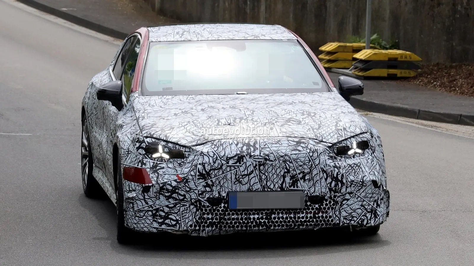 Dva Mercedes-AMG C 63: benzínová i elektrická volba