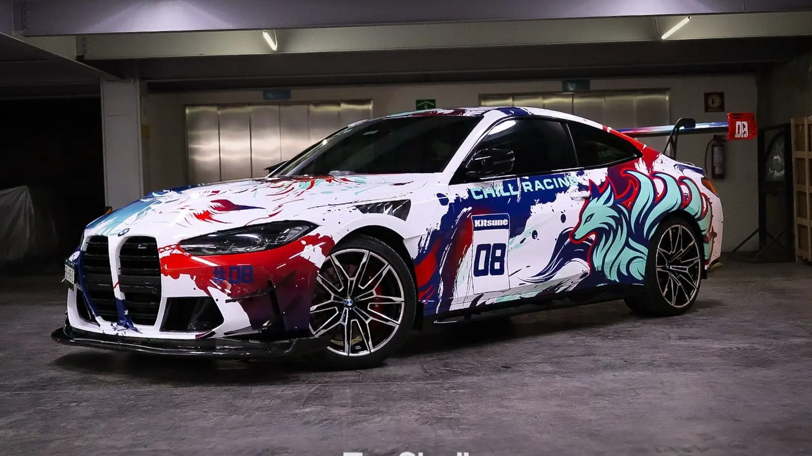 RevoZport představil BMW M4 s křiklavou duhovou liverií