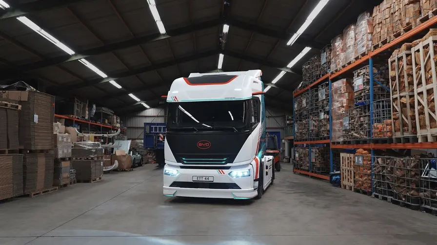 BYD ETT 44: elektrický tahač s 1,5 MW nabíjením a 651 kWh